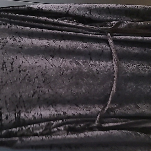 A black robe with the initial "J" - Picture 5 of 6